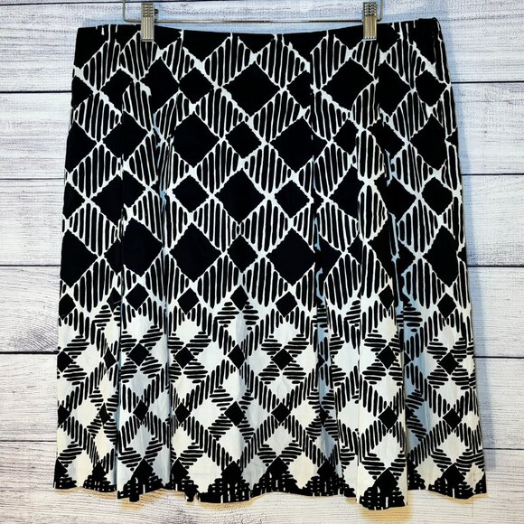 Talbot's 16 Black White Geometric Pleat Front A Line Skirt‎ Work Career Stretch - Picture 1 of 5